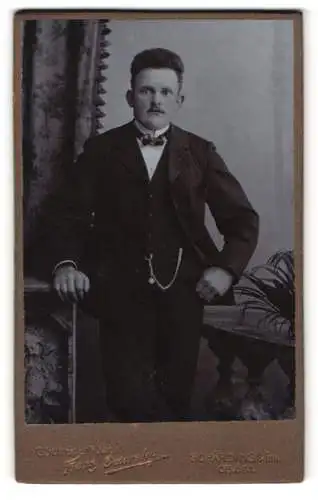 Fotografie Franz Odersky, Schärding am Inn, Eleganter Herr im Anzug