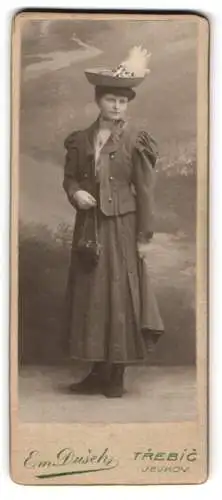 Fotografie Em. Dusek, Trebíc, Jejkov, elegante Dame mit Hut