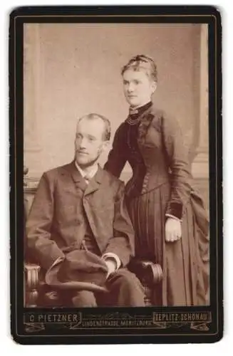 Fotografie C. Pietzner, Teplitz-Schönau, Lindenstrasse, Moritzburg, Porträt eines Paares