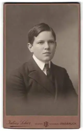 Fotografie Julius Schär, Innsbruck, Maria Theresienstr. 11/19, Porträt eines jungen Mannes