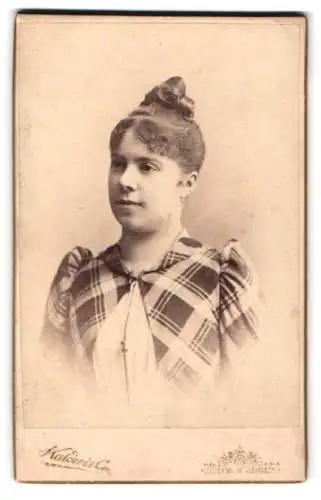 Fotografie A. Kaldori & Co., Linz, Spittelwiese 5, Porträt einer jungen Frau