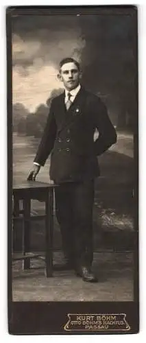 Fotografie Kurt Böhm, Passau, Eleganter Herr im Anzug