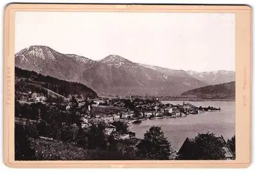 Fotografie Diezel & Langer, Wien, Ansicht Tegernsee, malerische Landschaft mit Blick zum Ort
