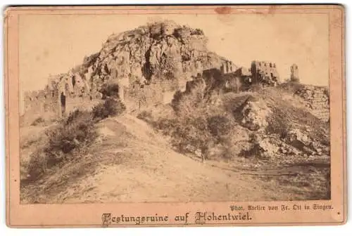 Fotografie Fr. Ott, Singen, Ansicht Singen, Festungsruine auf Hohentwiel, 1895