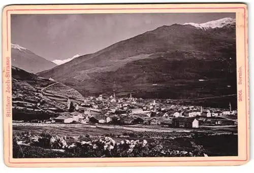 Fotografie Diezel & Langer, Wien, Ansicht Bormio, Stilfser Joch-Strasse, Panorama einer malerischen Gebirgslandschaft