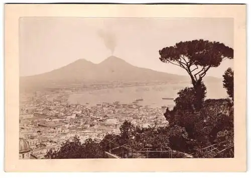 Fotografie unbekannter Fotograf, Ansicht Neapel, Panorama mit Vesuv