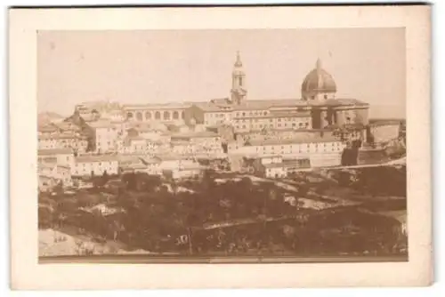 Fotografie unbekannter Fotograf, Ansicht Loreto, Panorama einer historischen Stadtlandschaft