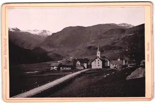 Fotografie Diezel & Langer, Ansicht Realp, idyllische Ortspartie mit Berglandschaft