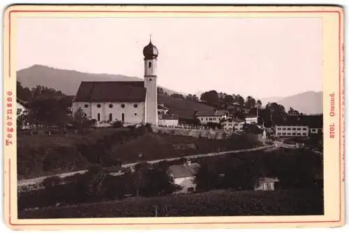 Fotografie Diezel & Langer, Wien, Ansicht Gmund, Kirche mit malerischer Bergkulisse