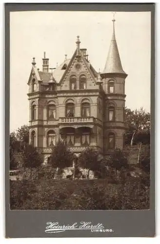 Fotografie Heinrich Hardt, Limburg, Ansicht Limburg / Lahn, beeindruckendes Herrenhaus mit Turm
