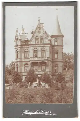 Fotografie Heinrich Hardt, Limburg, Ansicht Limburg / Lahn, prachtvolle mehrstöckige Villa mit Türmen