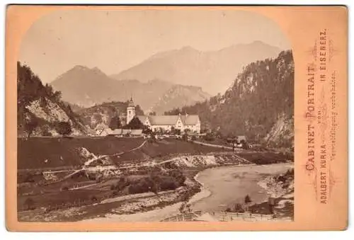 Fotografie Adalbert Kurka, Eisenerz, Ansicht Wildalpe, Kirche in malerischer Berglandschaft