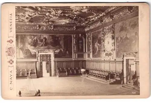 Fotografie C. Naya, Venedig, Piazza S. Marco 75, Ansicht Venedig, Prunkvoller Saal mit kunstvollen Verzierungen