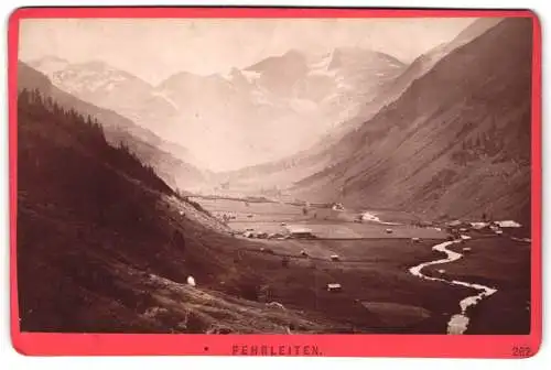 Fotografie Baldi & Wurthle, Salzburg, Ansicht Fehrleiten, beeindruckende Berglandschaft mit Dorf im Tal
