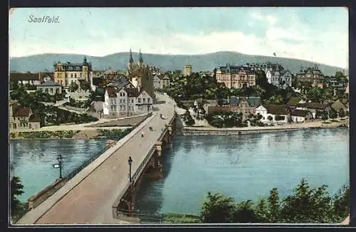 AK Saalfeld / Saale, Ortsansicht mit Brückenpartie