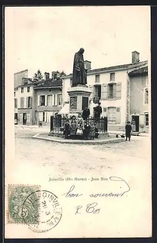 AK Joinville /Hte-Marne, Statue de Jean Sire sur la place centrale avec habitants posant devant