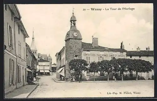 AK Wassy, La Tour de l`Horloge et rue animée avec commerces et passants