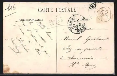 AK Wassy, École Primaire Supérieure avec des élèves devant le bâtiment principal