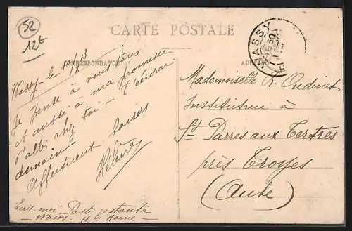 AK Wassy, Place du Quatorze-Mars avec bâtiments et passants