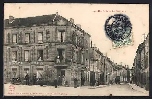 AK Nancy, Entrée de la Rue Mazelle avec Hôtel Léon et passants