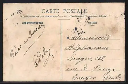 AK Nancy, Entrée de la Rue Mazelle avec Hôtel Léon et passants