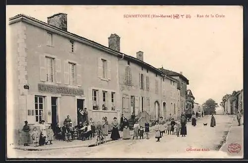 AK Sommevoire /Hte-Marne, Rue de la Croix avec café et habitants animés
