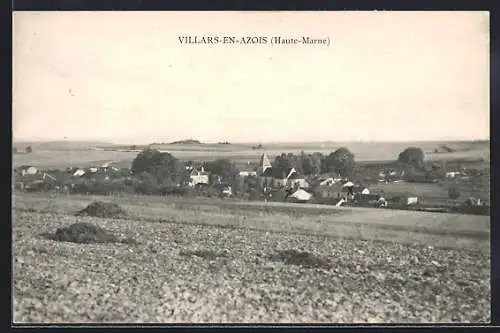 AK Villars-en-Azois /Haute-Marne, Vue panoramique du village et des champs environnants