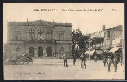 AK Saint-Dizier, Place d`Armes, côté de l`Hôtel de Ville