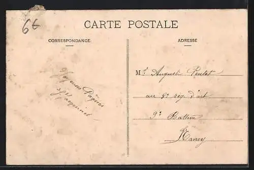 AK Saint-Dizier, La Mairie avec passants et calèche devant l`entrée