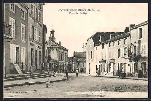AK Nogent-en-Bassigny /Hte-Marne, Place du Collège