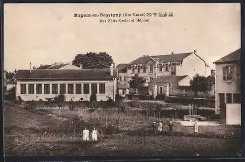 AK Nogent-en-Bassigny /Hte-Marne, Rue Félix-Grelot et Hôpital