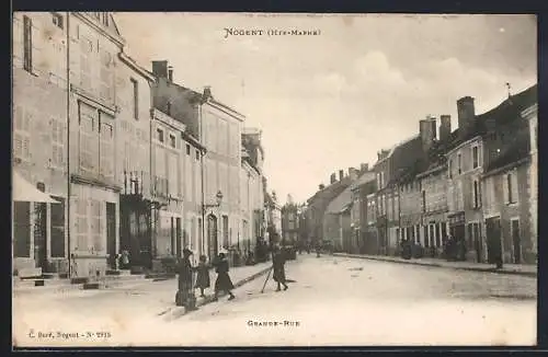 AK Nogent /Hte-Marne, Grande-Rue