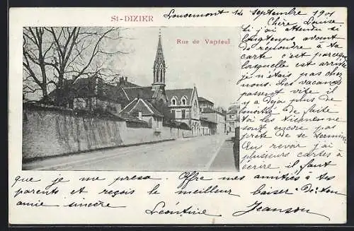 AK St.-Dizier, Rue de Vagdeul avec l`église et maisons environnantes