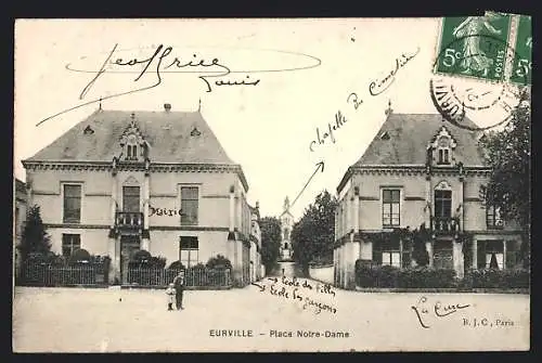 AK Eurville, Place Notre-Dame avec mairie et chapelle en arrière-plan