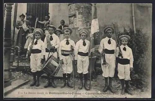 AK Dommartin-le-Franc, La Bonne Garde et enfants en costumes avec tambour et drapeaux