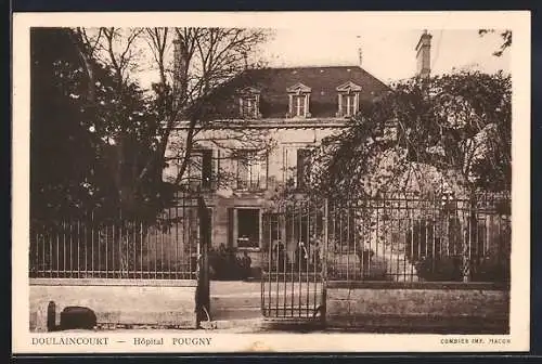 AK Doulaincourt, Hôpital Pougny avec grille d`entrée et arbres devant le bâtiment