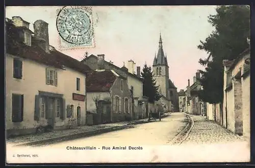 AK Châteauvillain, Rue Amiral Decrès avec vue sur l`église en arrière-plan