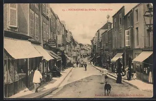 AK Bourbonne-les-Bains, Grande Rue animée avec passants et boutiques