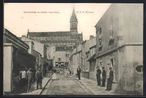 AK Bourbonne-les-Bains, Rue Flerat avec vue sur l`église et passants dans la rue animée