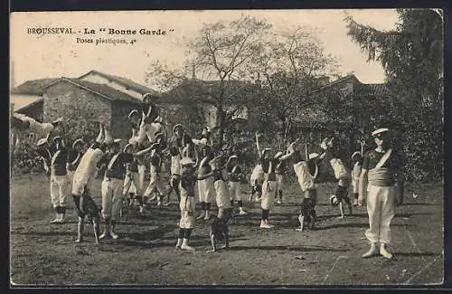 AK Broussesval, La Bonne Garde, Poses plastiques en plein air