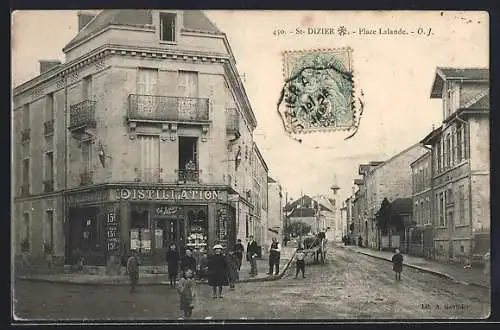 AK St-Dizier, Place Lalande avec distillerie et passants