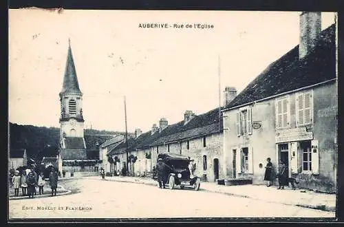 AK Auberive, Rue de l`Église avec église et voitures
