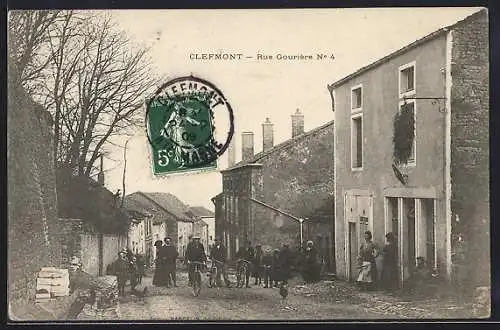 AK Clefmont, Rue Gourière No 4 avec habitants et cyclistes