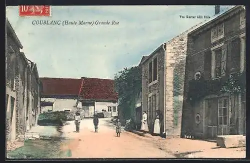 AK Coublanc /Haute-Marne, Grande Rue avec passants et maisons anciennes