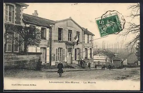 AK Louvemont /Hte-Marne, La Mairie avec des habitants devant le bâtiment