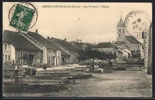 AK Neuilly-l`Évêque /Hte-Marne, Rue Dubreuil, L`Église