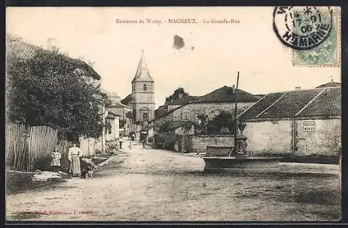 AK Magneux, La Grande-Rue avec église et habitants