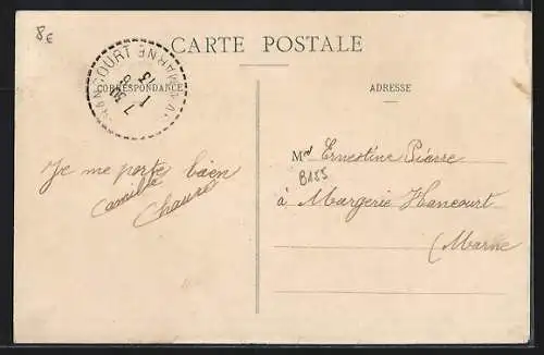 AK Voillecomte, La Place avec bâtiments et habitants dans la rue