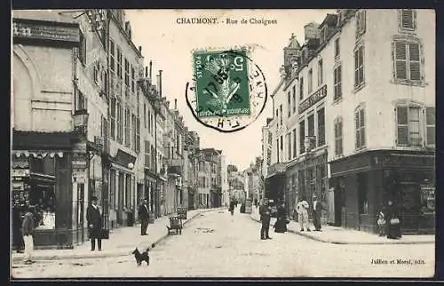 AK Chaumont, Rue de Choignes avec passants et boutiques animées