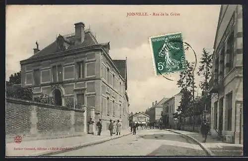 AK Joinville, Rue de la Grève avec passants et bâtiments